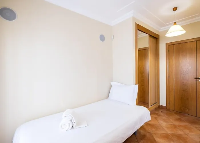 Isabella * Αλμπουφέιρα